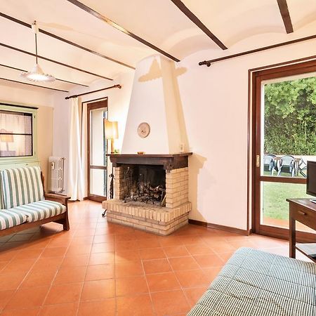 Casale Satriano Aparthotel Монтефалко Екстериор снимка